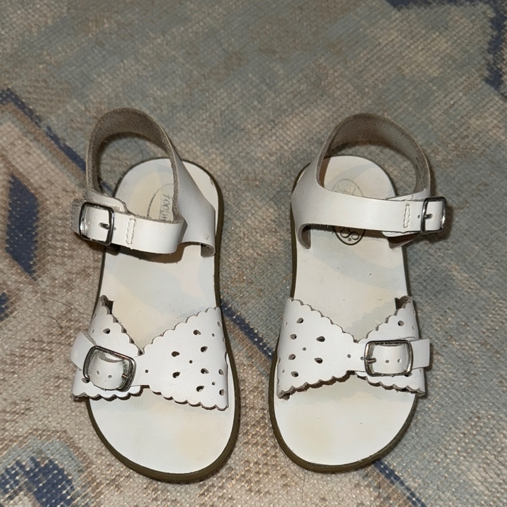 GUC white Footmates Girls Sandals size 9